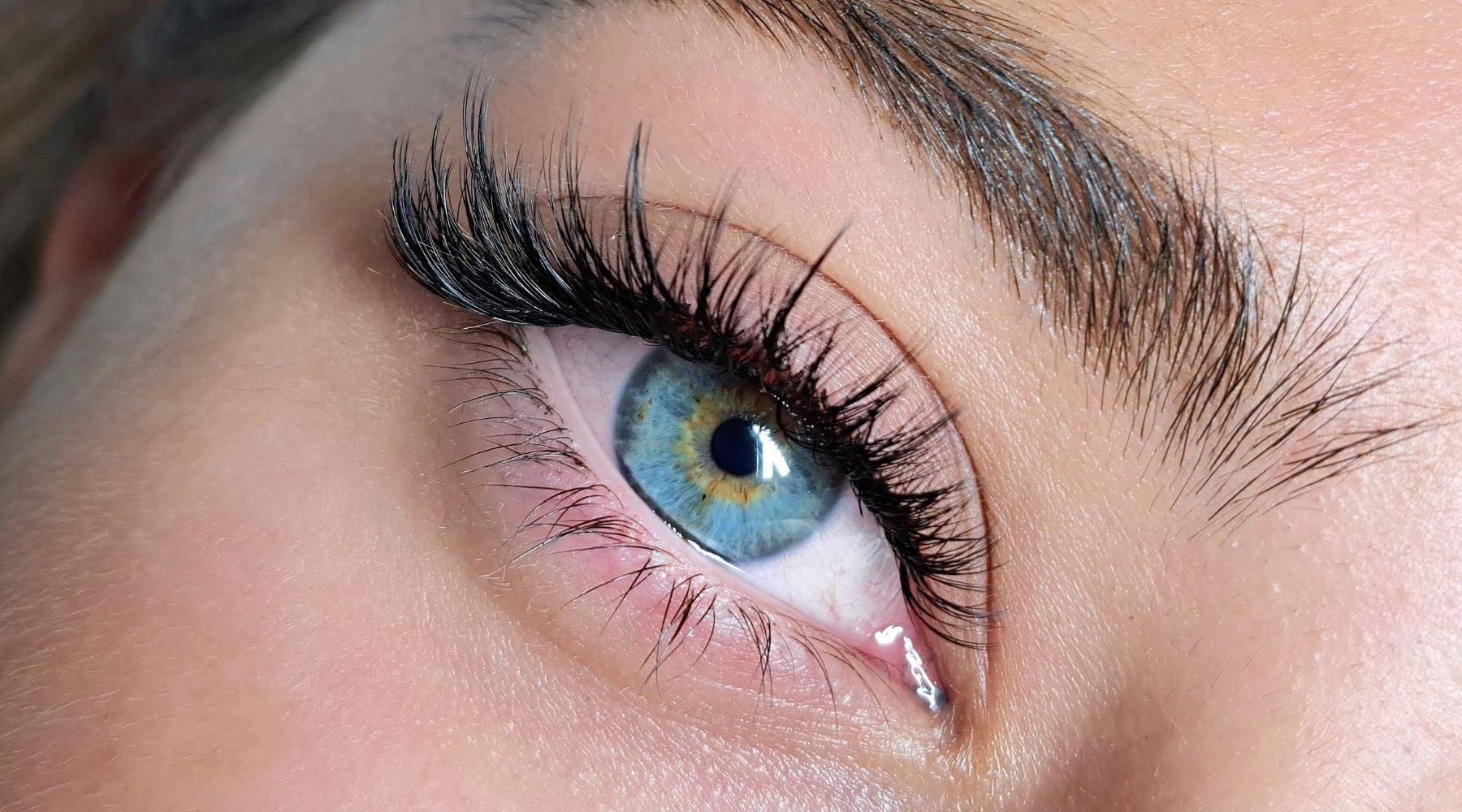 Is Waiting 24 Hours to Wet Your Lash Extensions REALLY a Thing of the Past?